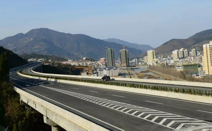 南宫体育app中标湖北麻竹高速公路麻城至红安段机电项目